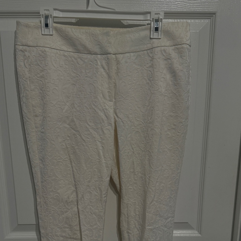 LOFT women's white filigree patterned capri pants